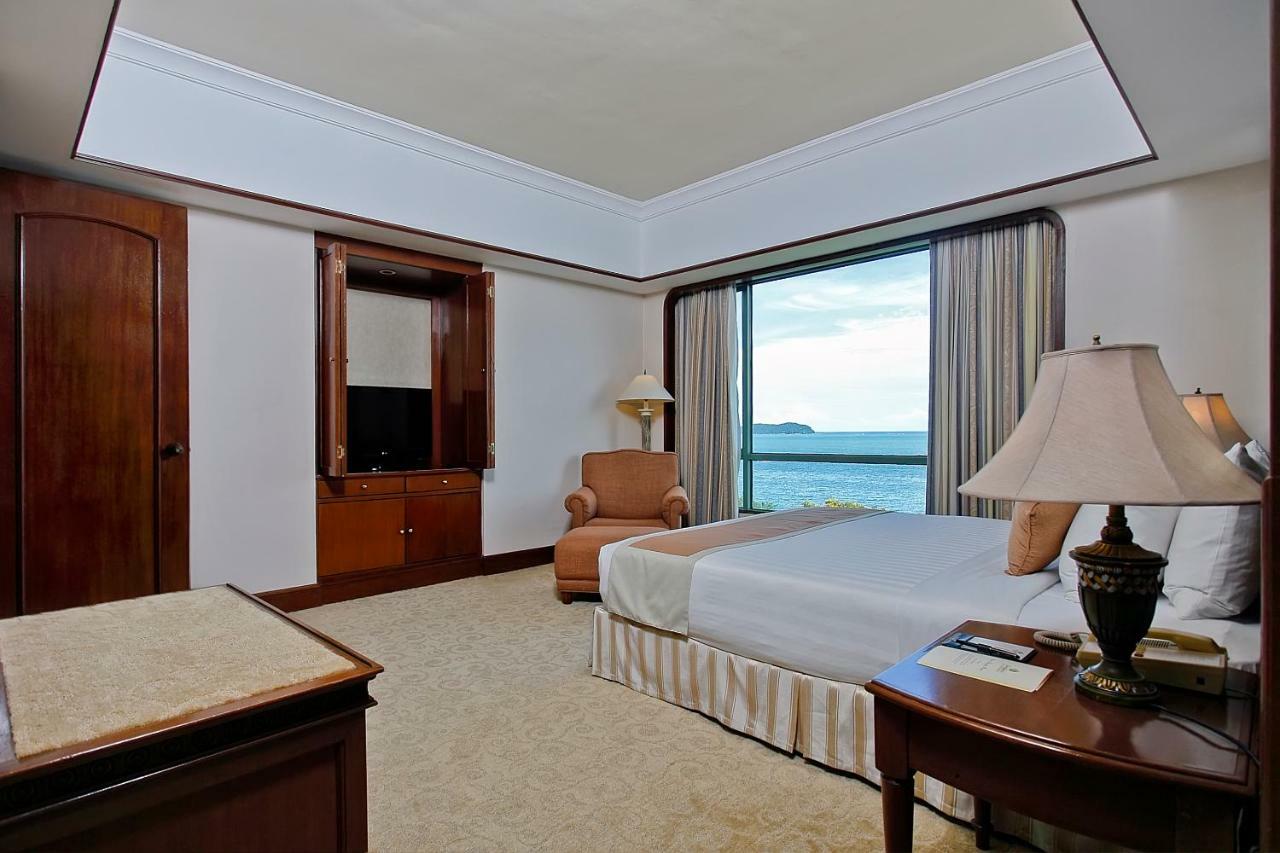 The Pacific Sutera Hotel Kota Kinabalu Exterior photo A bedroom at the Shangri-La Hotel, Manila